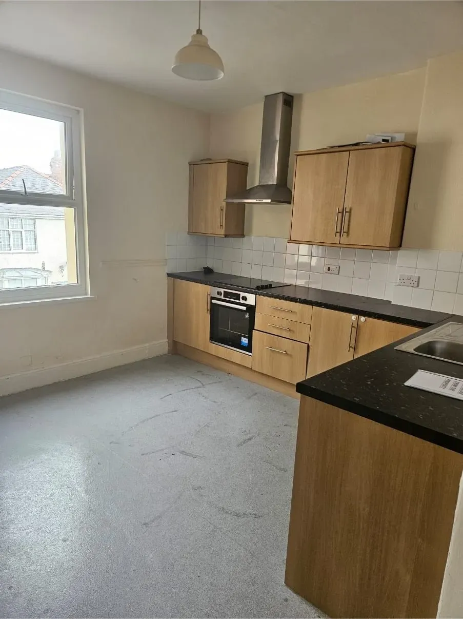 End of Tenancy Clearance service by Llandudno Rhos on sea House Clearance & Rubbish Removals